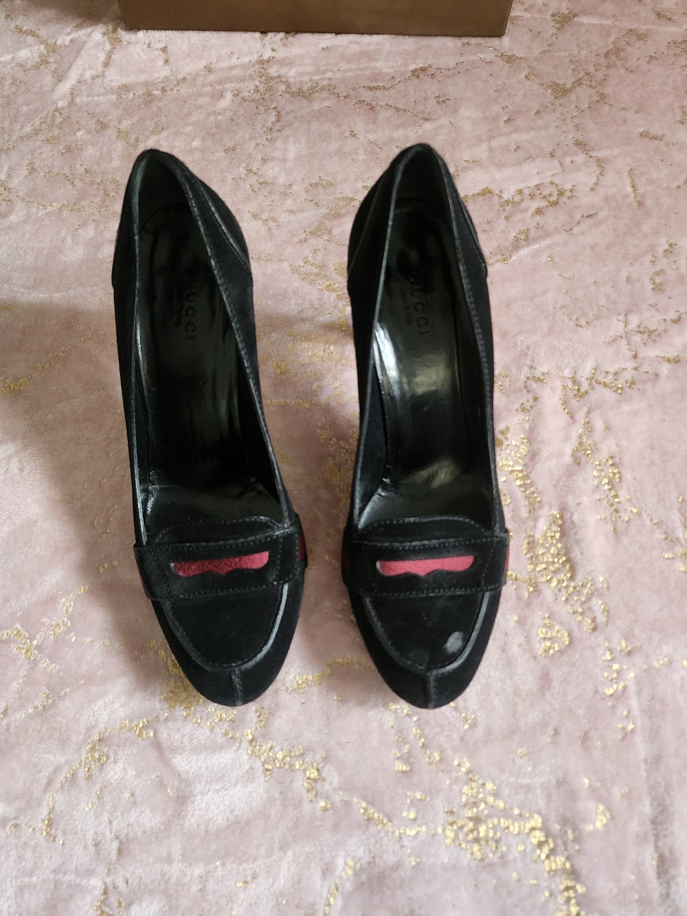 GUCCI | Black Accent Suede Pumps - Picture 5 of 16